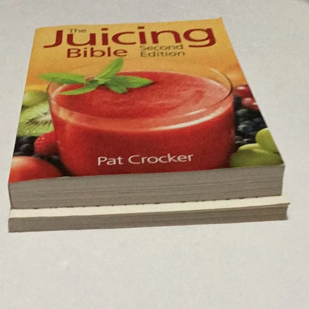 Set‎ of 2 Books Juicing/ Juice Diet Health & Wellness Natural Living Cookbooks